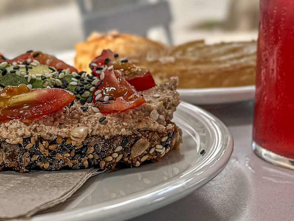 Vegan avocado toast from Lharmonie